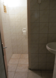 2800 Tatabánya, Komáromi út 59. – Bérbeadó üzlethelyiség