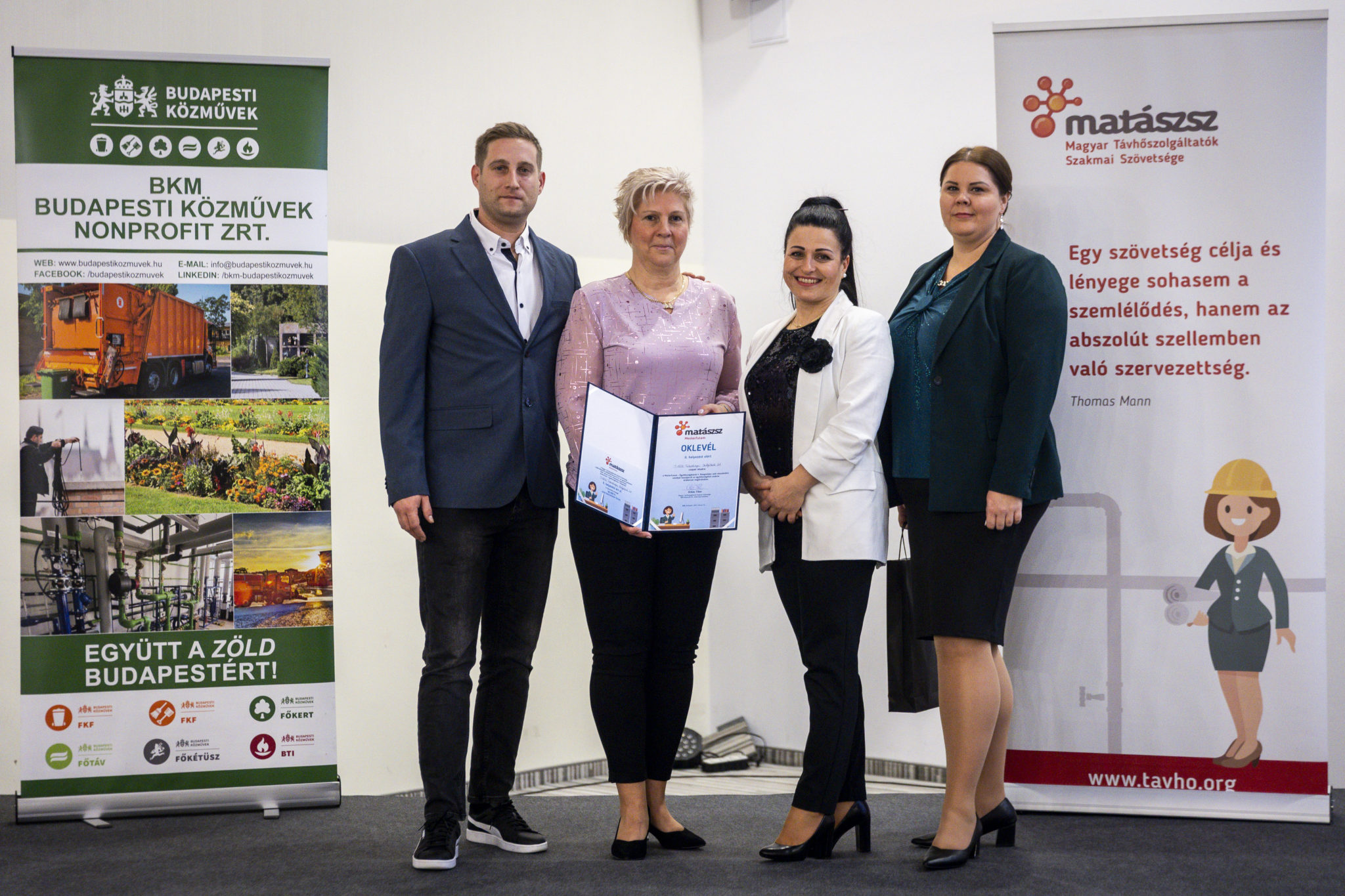 Ezüstérmes mesterek a tatabányai ügyfélszolgálati munkatársak